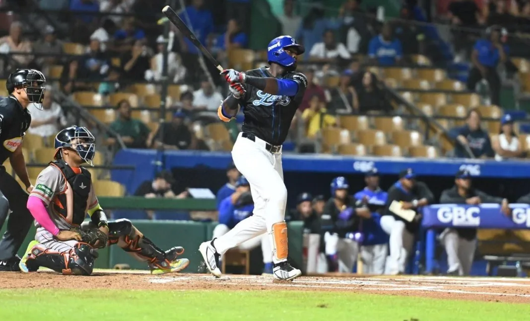 Florial y Alcántara conectan jonrones y Licey vence a los Toros en el Quisqueya