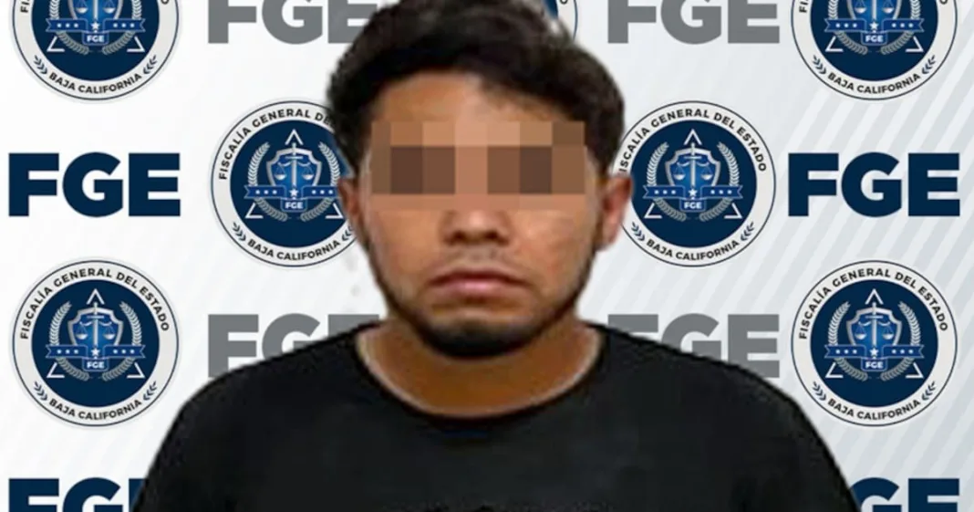 Huye de policías en Mexicali y descubren que conducía un auto robado; llevaba 20 bolsas con metanfetamina