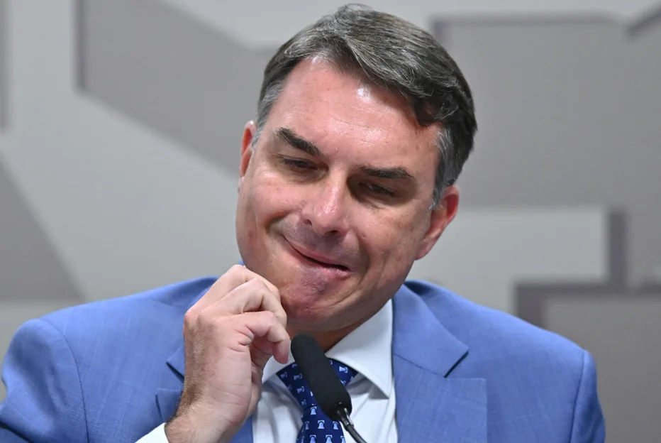 El partido de Flávio Bolsonaro reconoce la victoria de Lula da Silva en Brasil