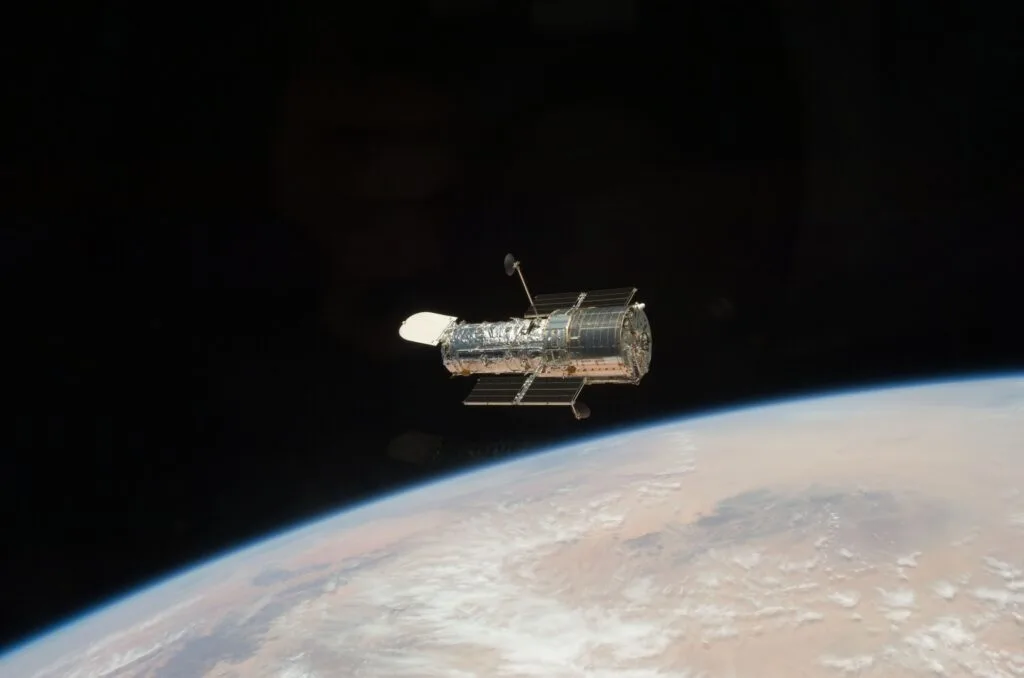 NASA kërkon ide nga kompanitë për shërbimin e teleskopit Hubble ose për nxjerrjen e tij të kontrolluar nga orbita