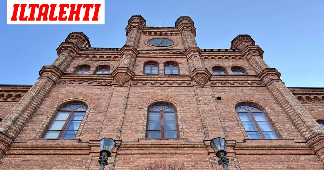 Nuori naispoliisi piinasi entisen miesystävänsä uutta puolisoa