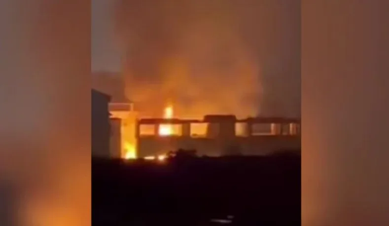 Flakët përfshijnë për herë të dytë në pak kohë fabrikën e kafes në Pogradec! Nuk ka të lënduar, hetime për shkaqet