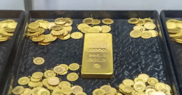 أسعار الذهب تستقر قرب أدنى مستوياتها في 3 أشهر