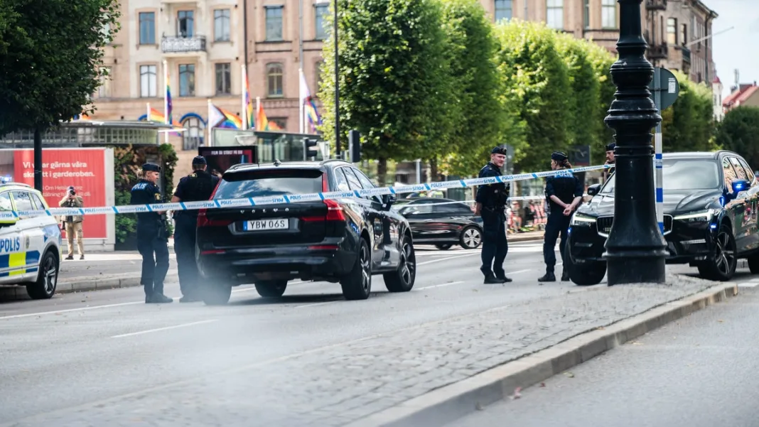 Två skott var oförsvarliga – men polisen frias efter dramat på Drottninggatan