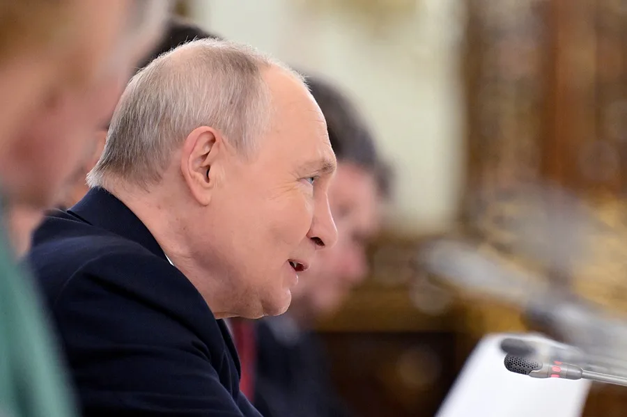 Putin está dispuesto a hablar sobre Ucrania con líderes europeos, incluido Macron y Merz