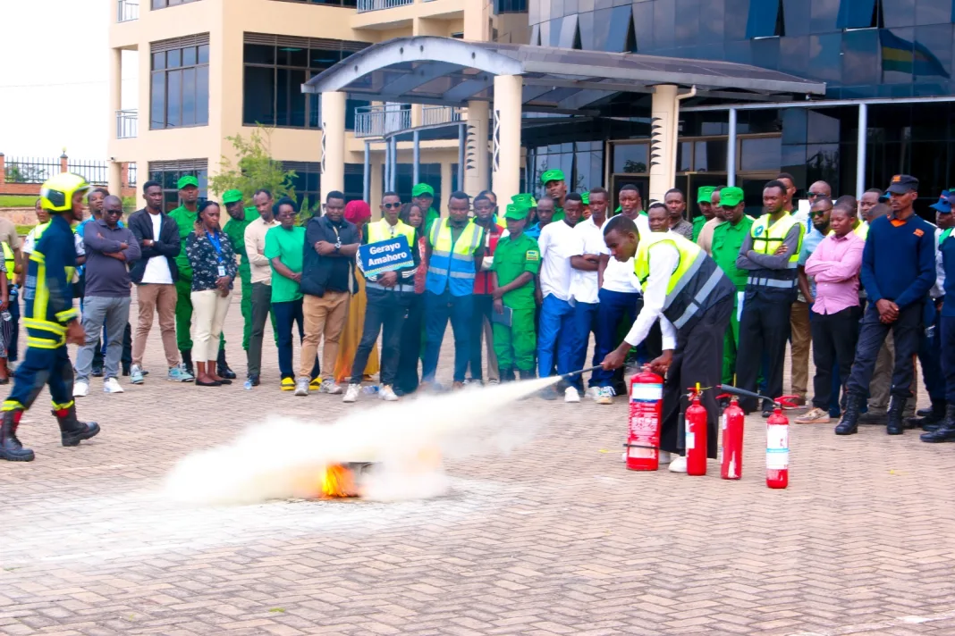 Nyanza: Polisi yahuguye abaturage kuzimya inkongi z’umuriro