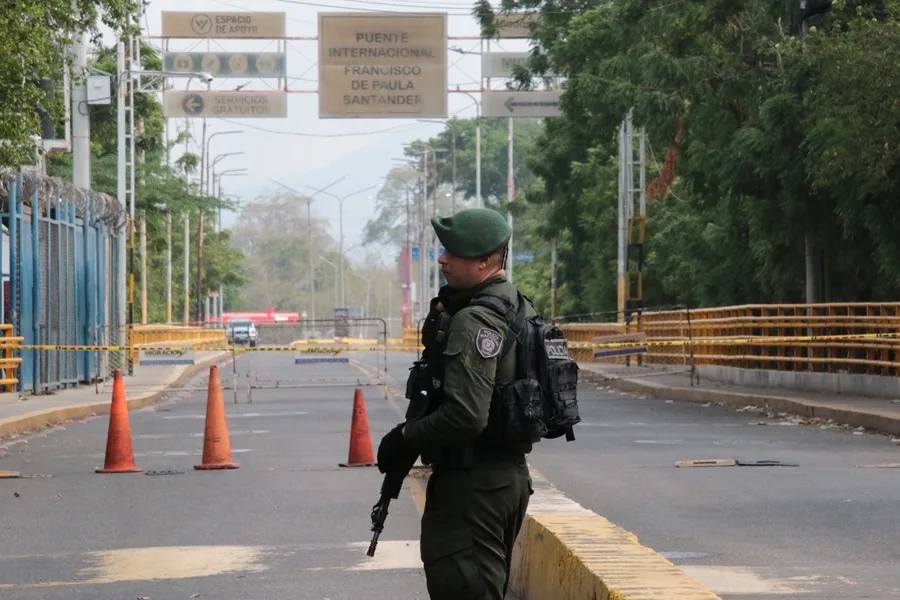 Colombia militariza parte de su frontera con Venezuela tras asesinato a tiros de político