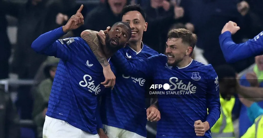 Everton's Portuguese striker #09 Beto (L) celebrates scoring the team's second goal with teammates during the English Premier League football match between Everton and Chelsea at the Hill Dickinson Stadium in Liverpool, north west England on March 21, 2026. (Photo by Darren Staples / AFP) / RESTRICTED TO EDITORIAL USE. No use with unauthorized audio, video, data, fixture lists, club/league logos or 'live' services. Online in-match use limited to 120 images. An additional 40 images may be used in extra time. No video emulation. Social media in-match use limited to 120 images. An additional 40 images may be used in extra time. No use in betting publications, games or single club/league/player publications. /
