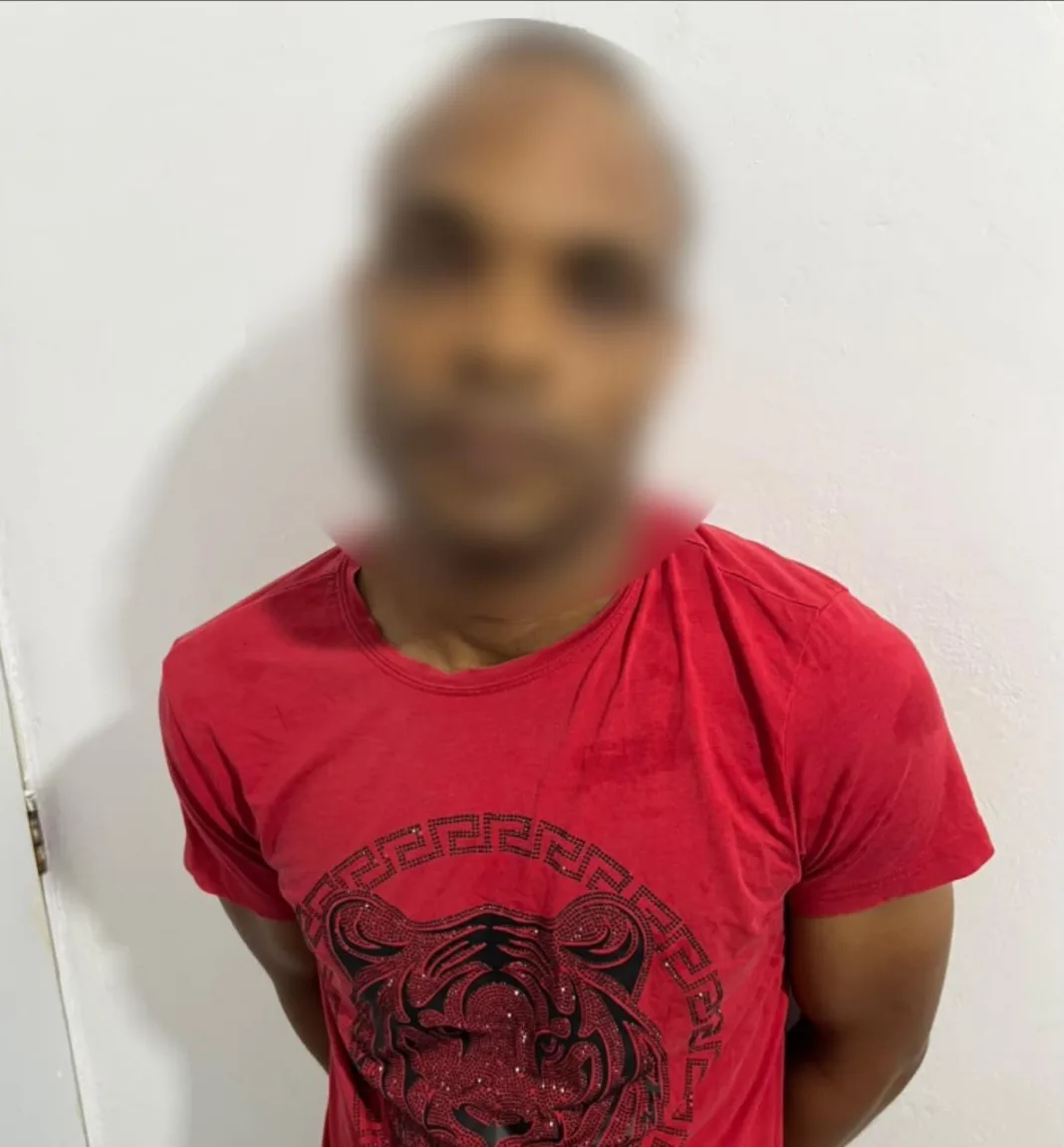 Policía arresta a hombre acusado de presunto abuso sexual contra cuatro menores de entre 7 y 15 años en Santiago
