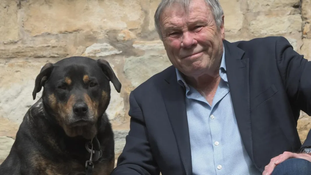 Former 60 Minutes reporter Charles Wooley named Lord Mayor of Hobart