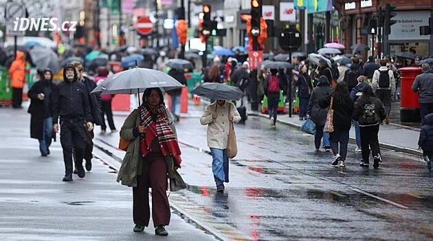 Takhle jste to myslel, starosto? Londýnské Oxford Street pro pěší zatím vládne chaos